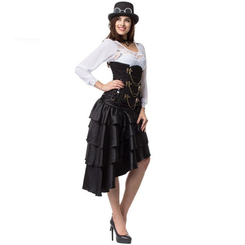 détail des chaînes en acier du corset