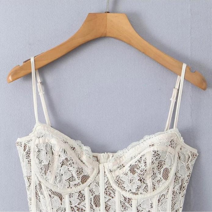 Robe en dentelle raffinée
