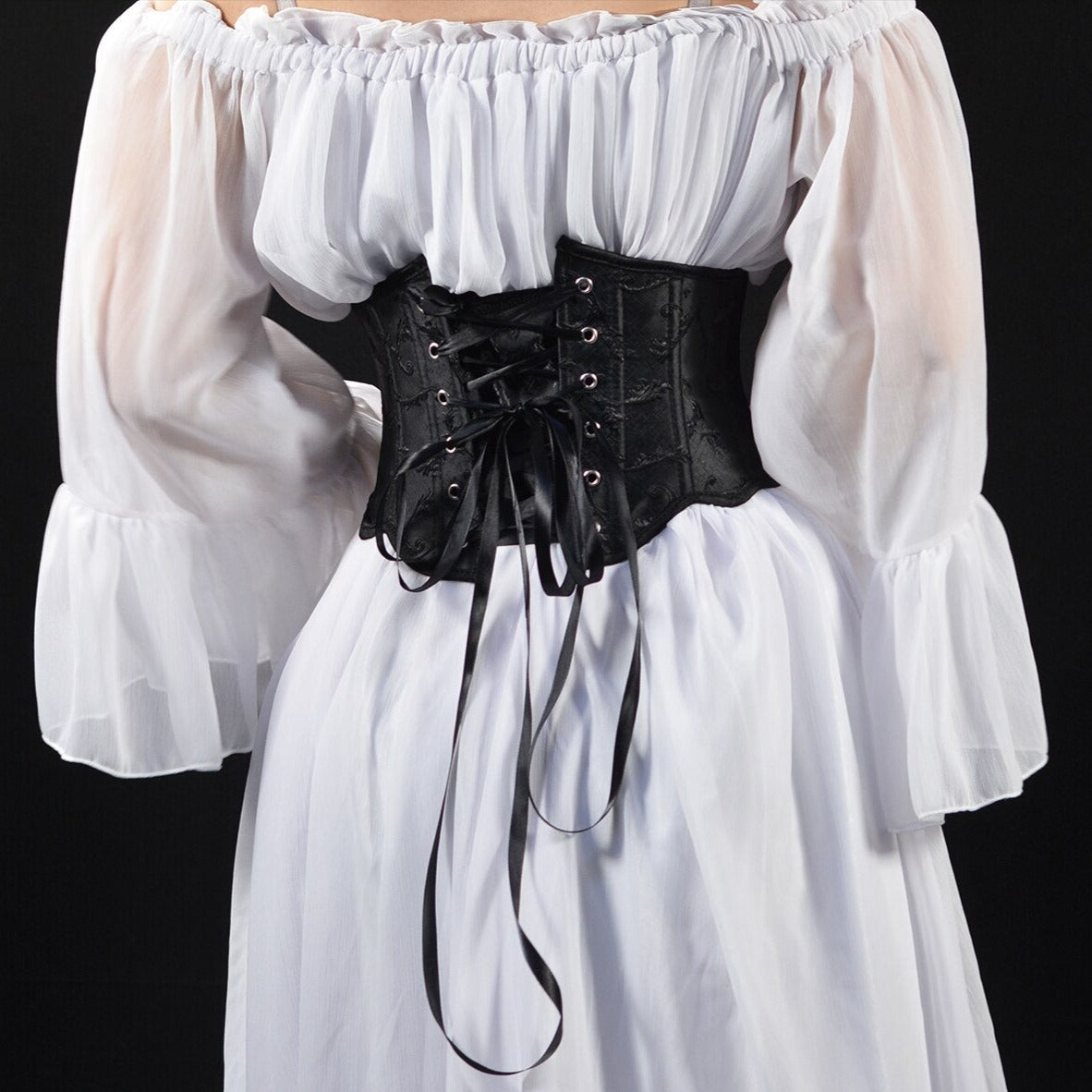 broderie noire corset