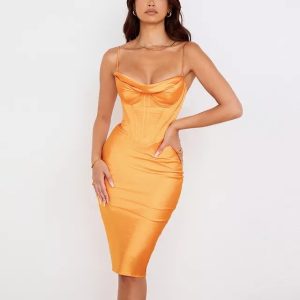 robe corset cintrée élégante