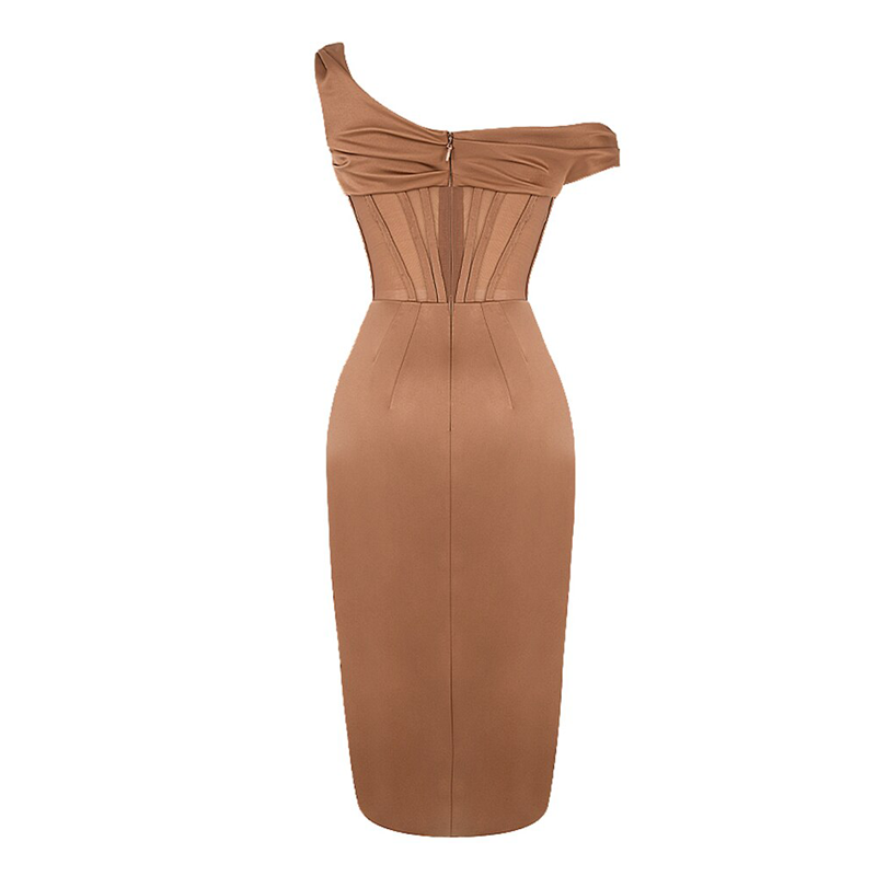 décolleté bénitier élégant